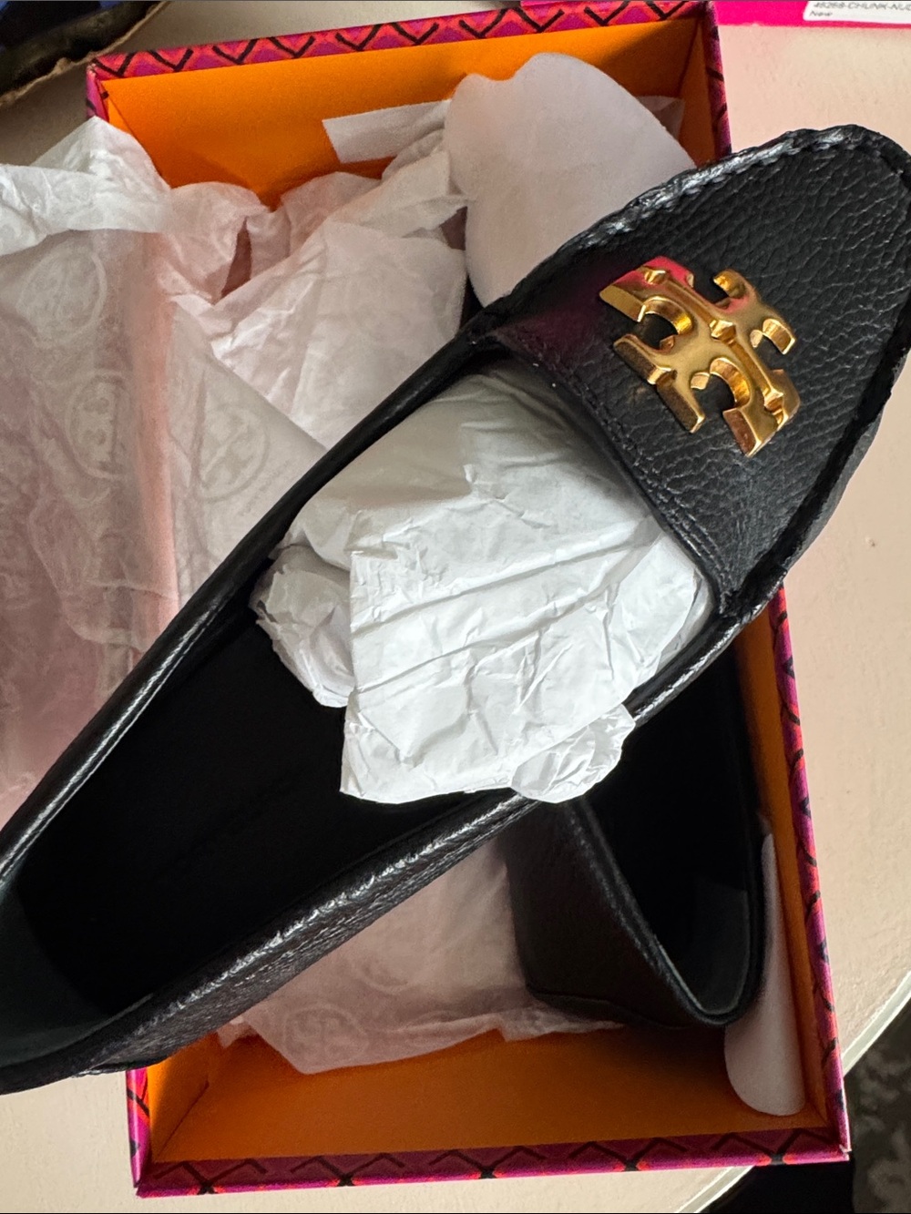 Tory Burch Everly Driver Tumbled Leather Black Loafers with Gold Logo Hardware